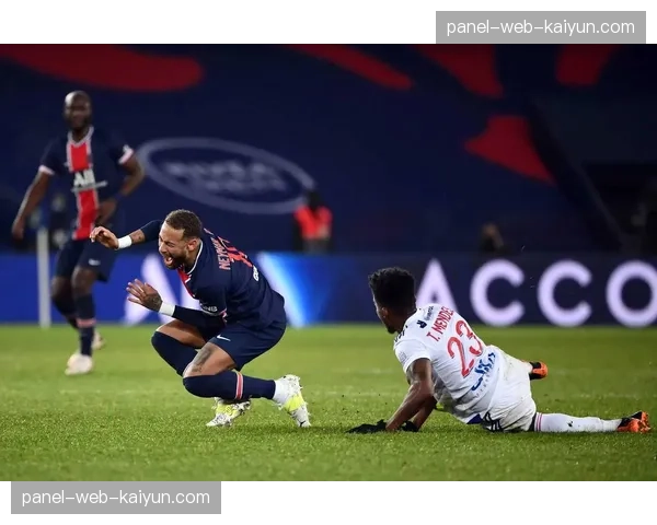 深度复盘：剖析巴黎圣日耳曼欧冠失利一役，姆巴佩在“九号位”上的不适应